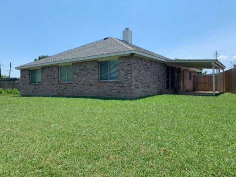 Building Photo - 3001 Green Vista Ct