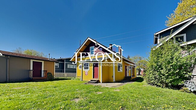 Building Photo - $300 Rent Credit - Well-kept ground-floor ...