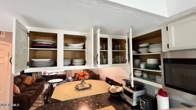 Building Photo - 1055 W 5th St