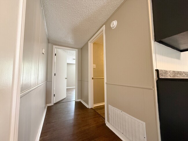 Building Photo - 137 Pearce Dr