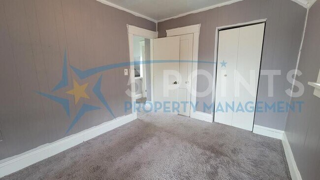 Building Photo - 3058 W 116th St