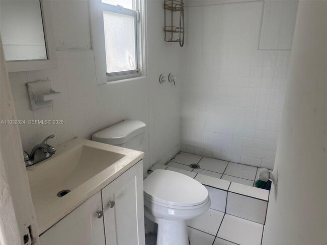 Building Photo - 611 S 24th Ave