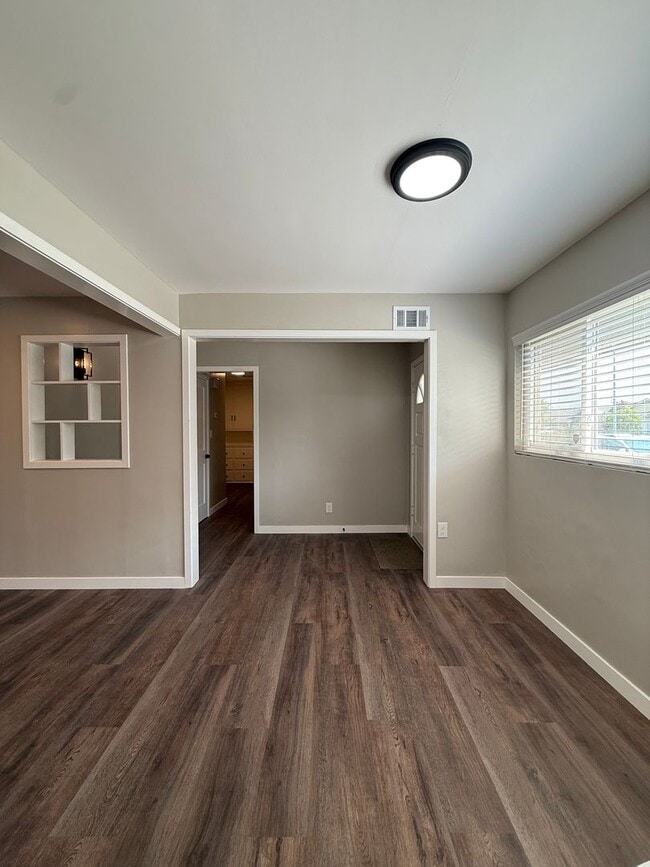 Building Photo - Centrally Located Single Story Updated Home