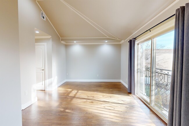 Building Photo - 59B Bleecker St