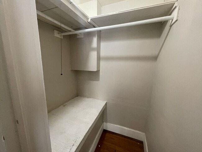 Building Photo - Simply the BEST! Adorable 1 Bedroom/1 Bath...