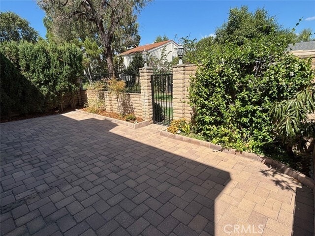 Building Photo - 64 Oak Tree Ln