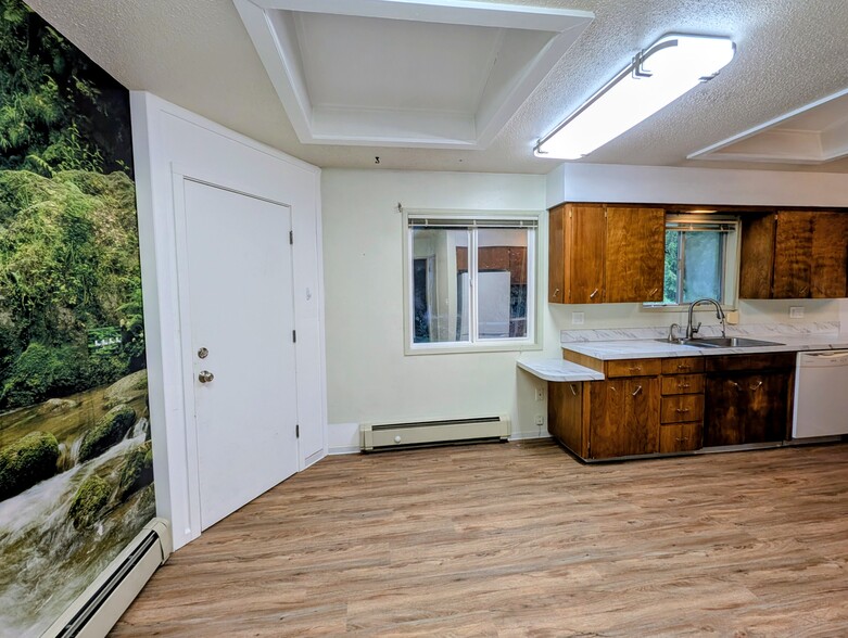 flex space and entry from carport - 2575 Yew Street Rd