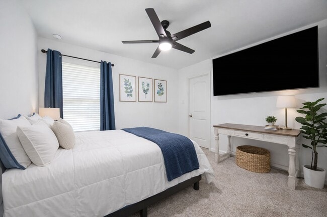 Building Photo - 24034 Sunview Vly Dr