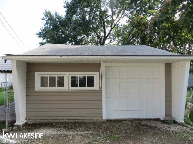 Building Photo - 18270 Sycamore St