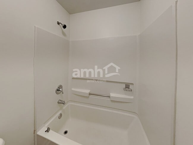 Building Photo - 108 Dunnell Rd