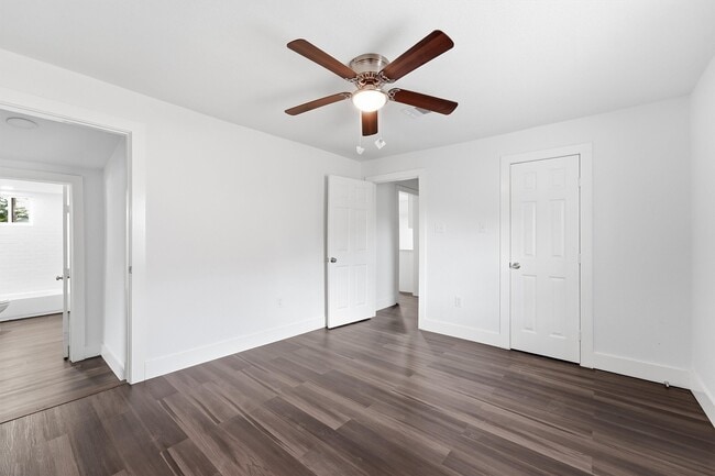 Building Photo - 2281 Des Jardines St