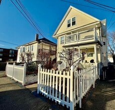 Building Photo - 10 Clark St