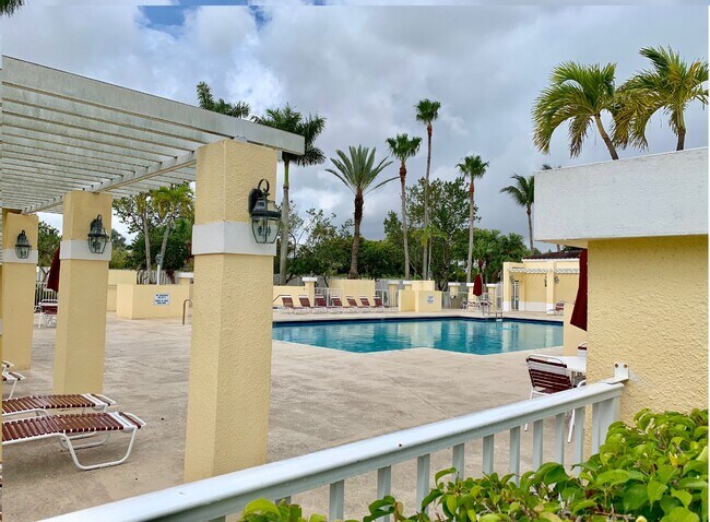 Community Pool & Hot Whirpool - 13329 SW 144th Ter