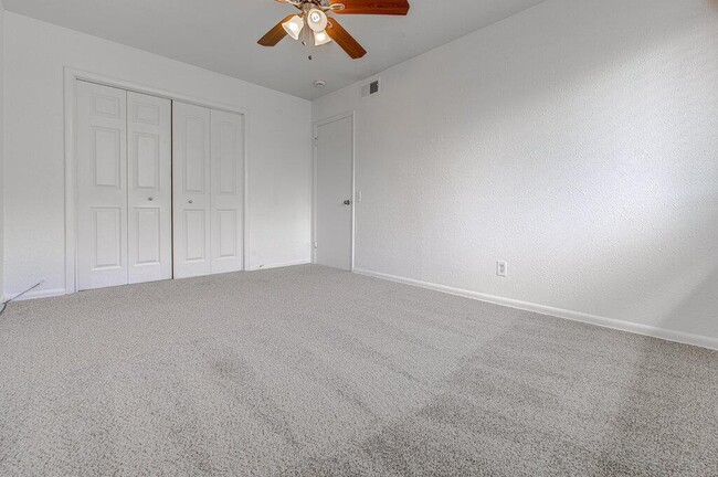 Building Photo - 2506 Manor Cir