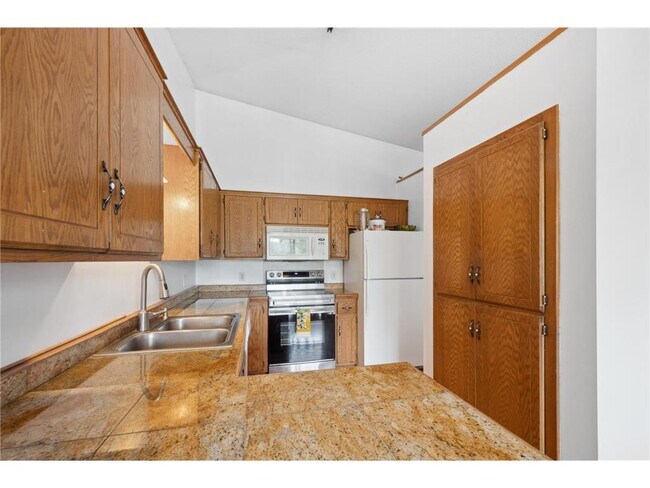 Building Photo - 14797 Lower Endicott Way