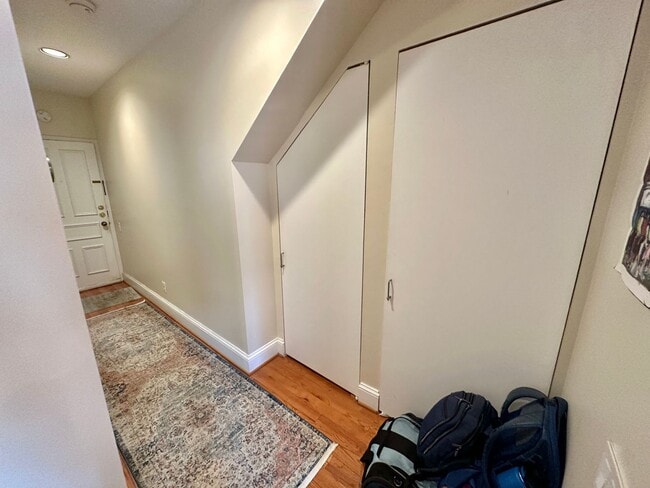Building Photo - Dupont's Tree Lined Church Street 2 bedroom/1Bath Condo with Deck and Parking!