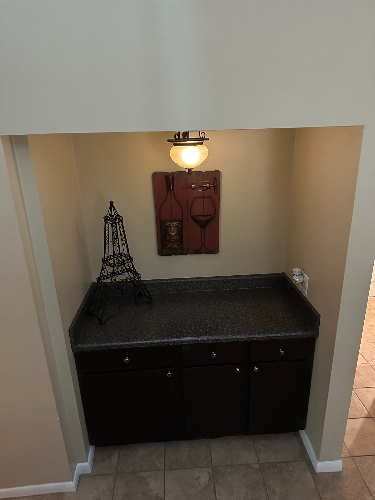 Bar area - 600 Cranes Way