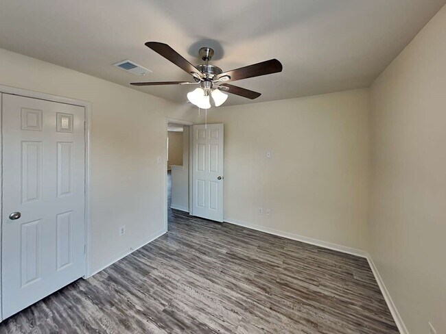 Building Photo - 1411 Baychester Ln