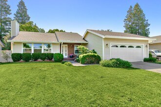 Building Photo - THREE BEDROOM TWO BATH  HOME in the Pocket...