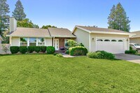 Building Photo - THREE BEDROOM TWO BATH  HOME in the Pocket...