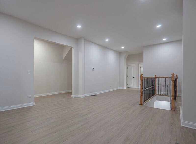 Building Photo - 7047 S Princeton Ave