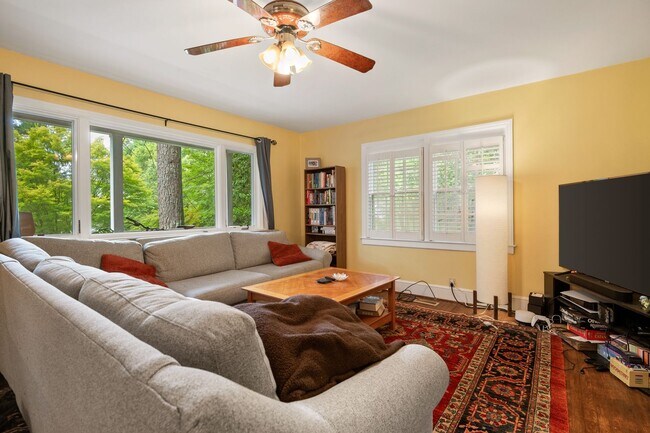 Building Photo - Charming Bungalow in Sunset Hills Neighborhood
