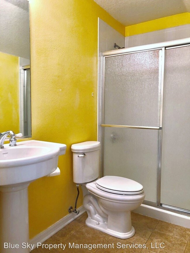 Building Photo - 3 br, 2.5 bath House - 641 Mulberry Ave.