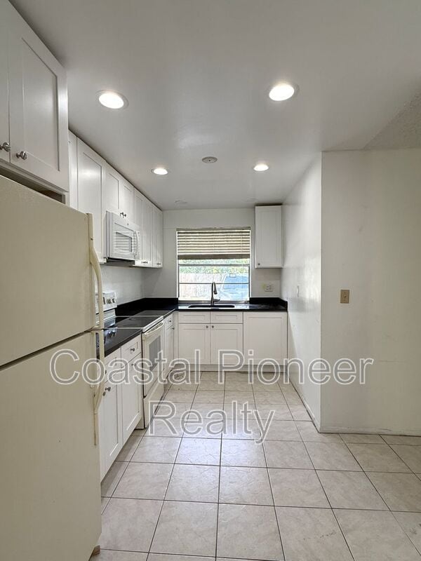 Building Photo - 7573 Abonado Rd