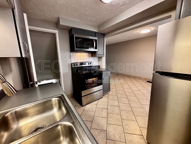 Building Photo - 1059 Wilmington Ave