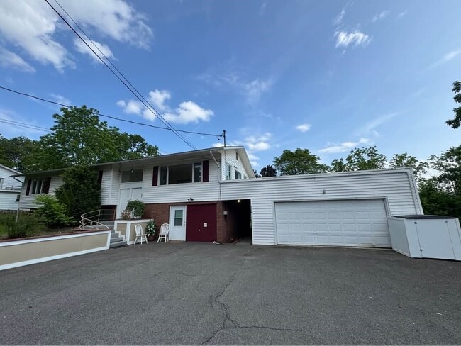 Primary Photo - 137 Honness Ln