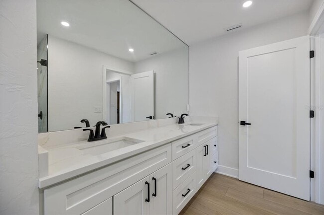 Building Photo - 328 Monet Dr