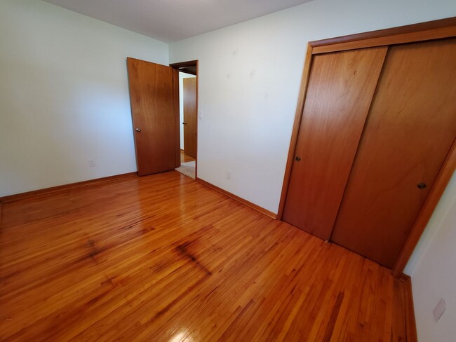 Building Photo - FOR RENT- Crestline Ave- Gorgeous Home in ...