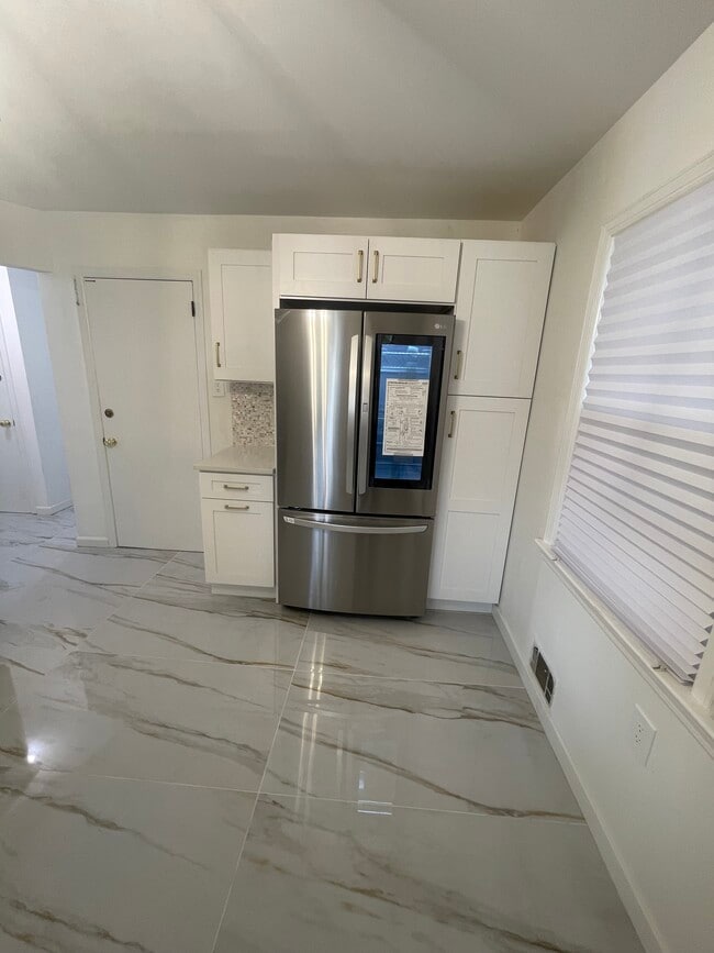 Building Photo - 737 Linden Ave