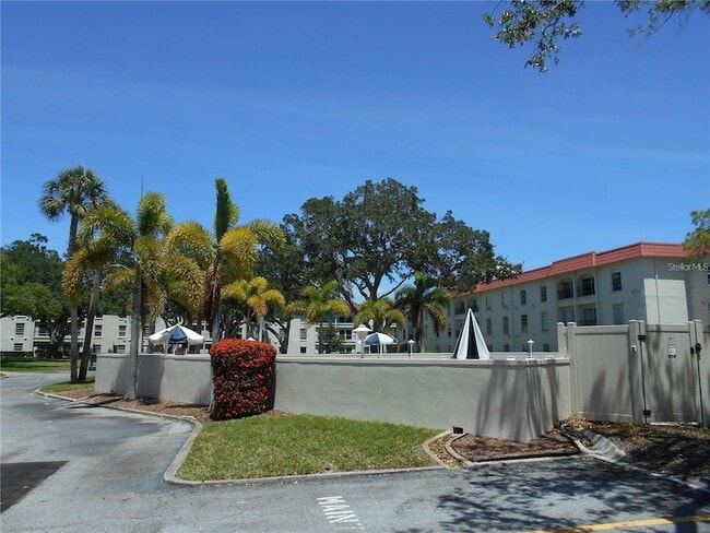 Building Photo - 2700 Bayshore Blvd
