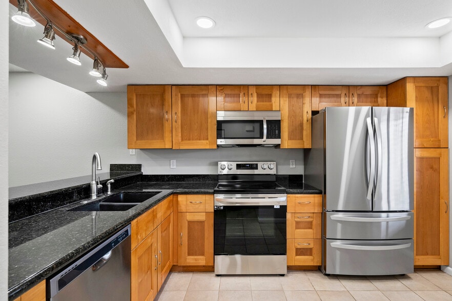 Building Photo - 7360 Ulmerton Rd