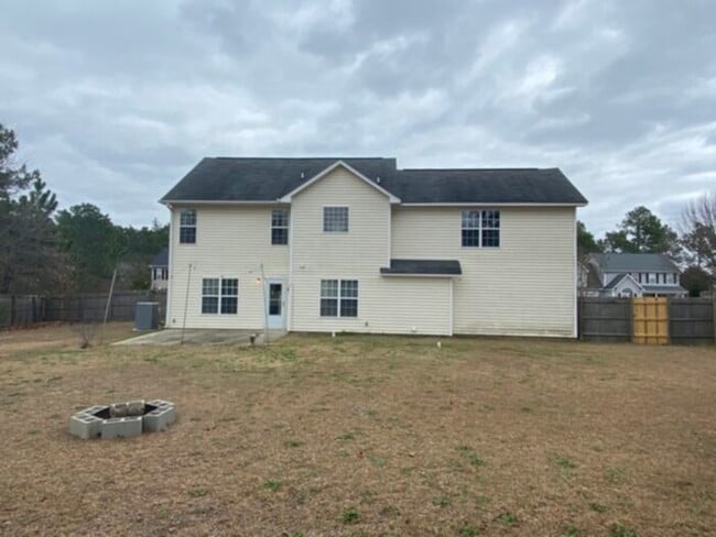Building Photo - 50 Breezewood Dr