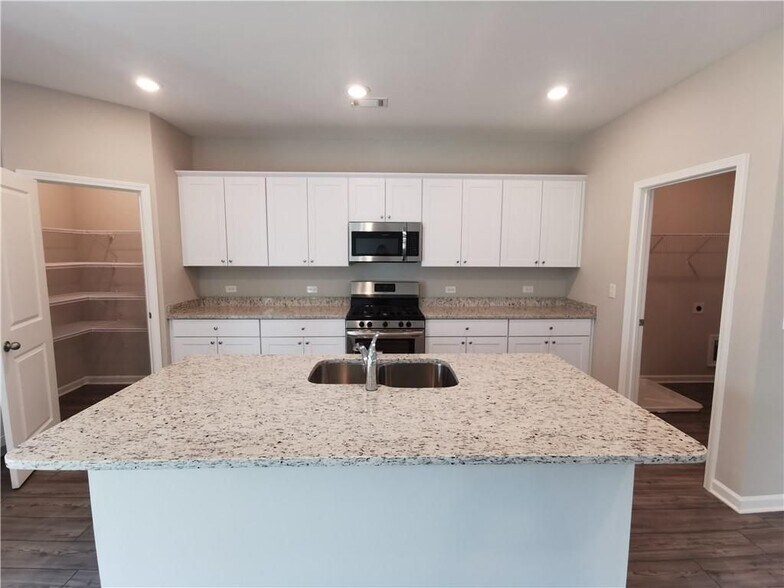 Building Photo - 4616 Waxwing St