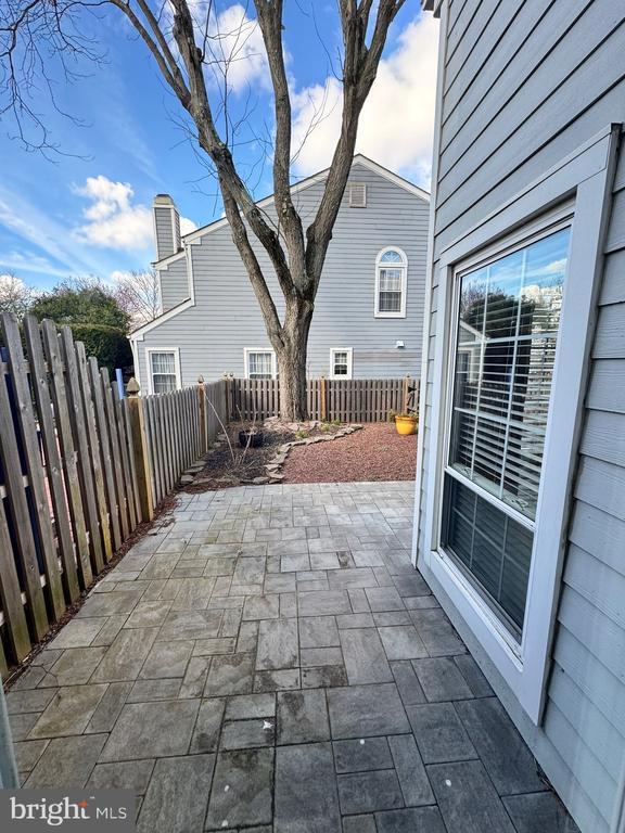 Building Photo - 692 Danbury Ct