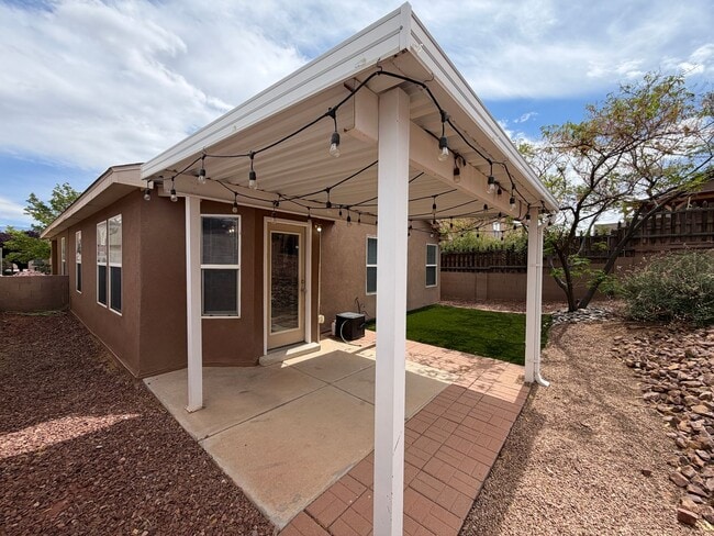 Building Photo - 3 Bedroom Single Story Available Near McMahon Blvd NW & Unser Blvd NW!