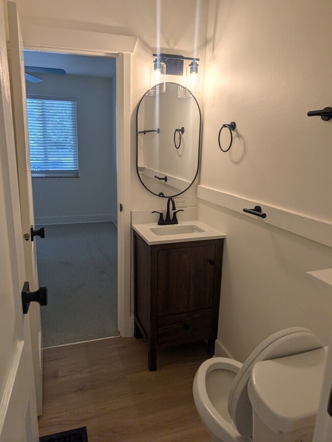 Building Photo - Newly renovated 3 bed/1bath in the heart of Denver