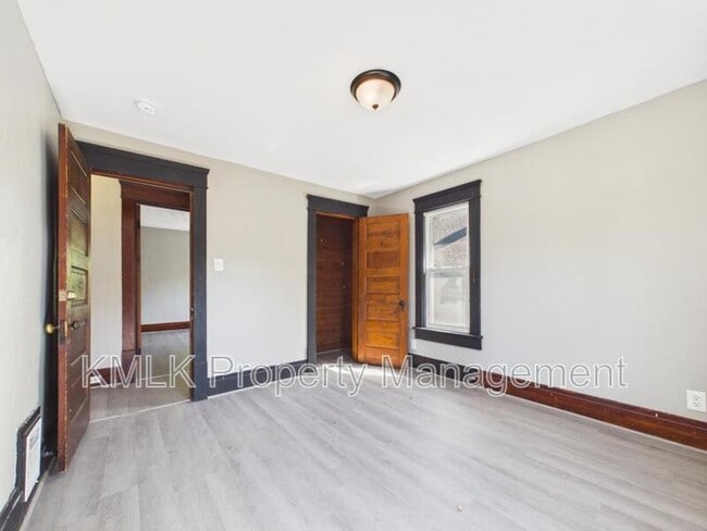 Building Photo - 701 Kling St