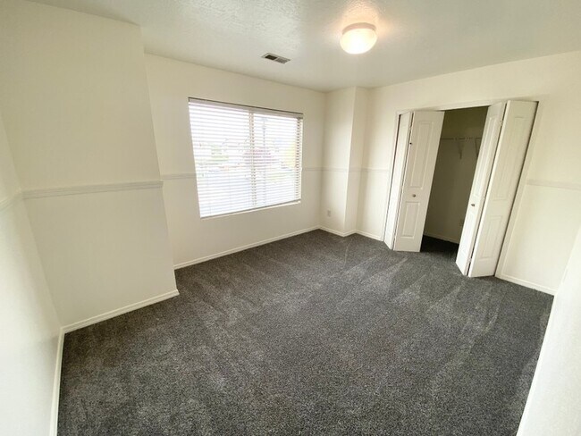 Building Photo - 1243 W 520 S