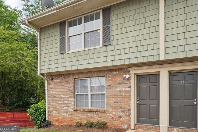 Building Photo - 15 Villa Ct SE