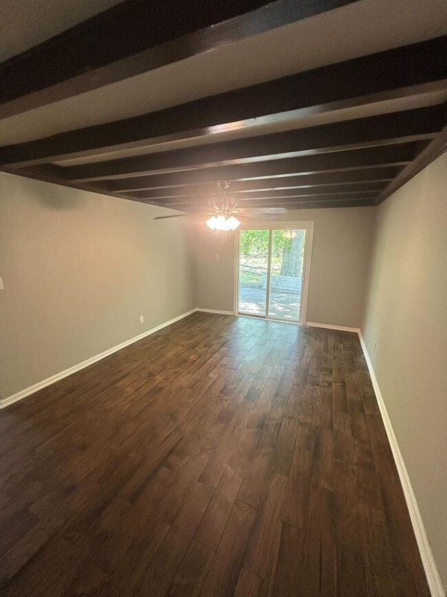 Building Photo - 2633 Ashlawn Dr