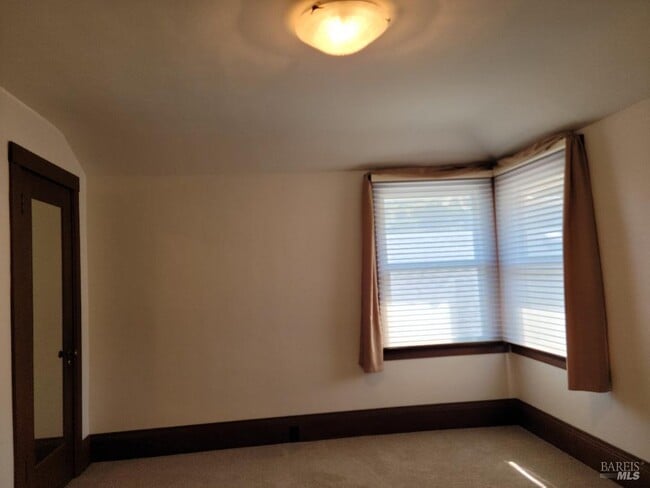Building Photo - 305 2nd St
