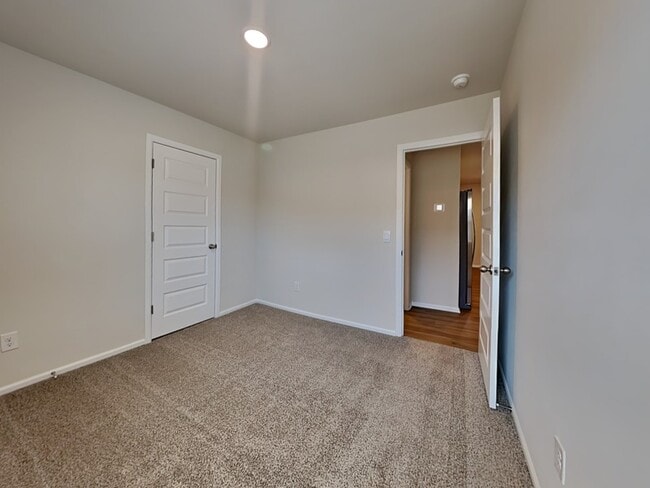 Building Photo - 501 St Charles Pl