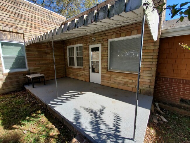 Building Photo - 1713 Darwin Rd SE