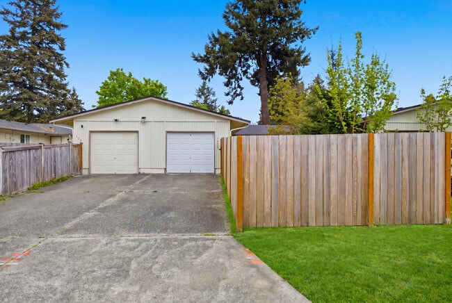 Building Photo - 10423 12th Ave Ct S