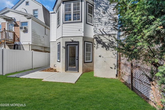 Building Photo - 39 Sea Drift Ave