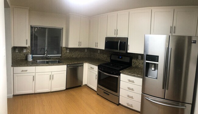 Building Photo - 388 Meadowhaven Way